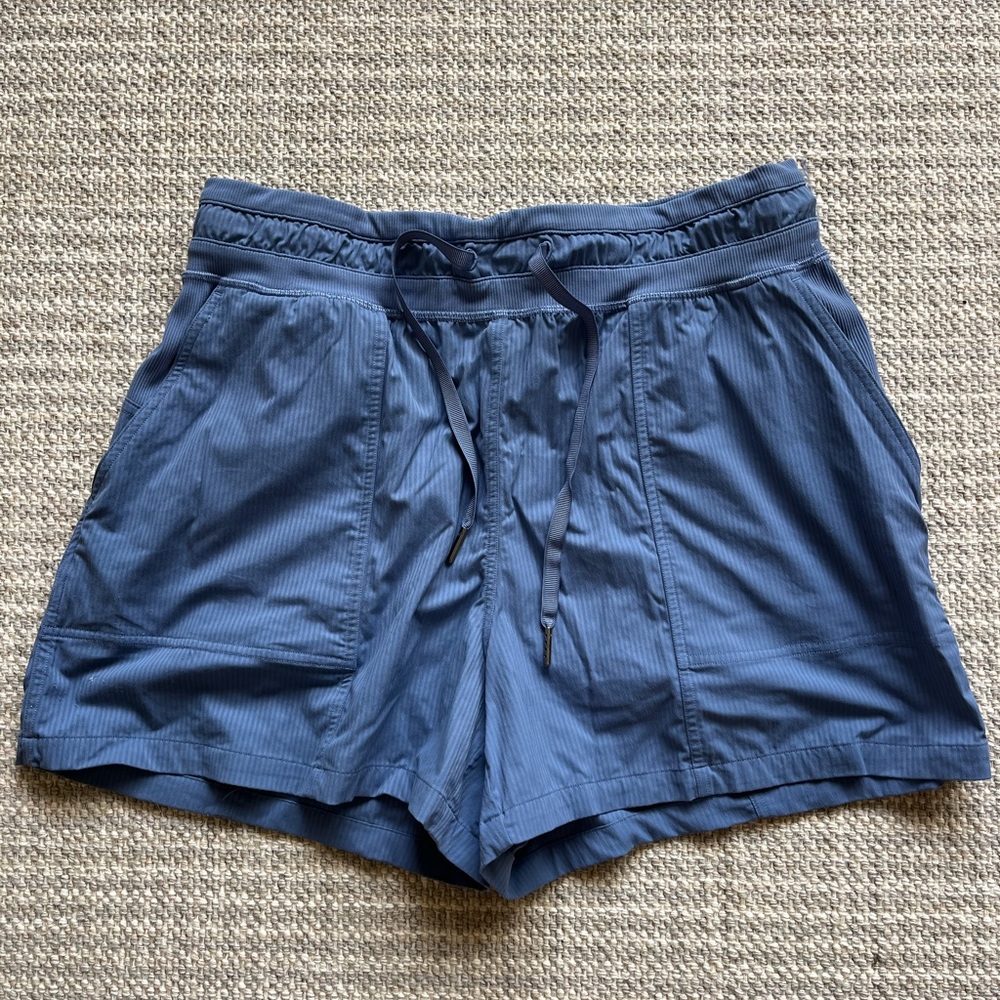 Lululemon Dance Studio High Rise Short 3.5” in Light Blue, Size 8
